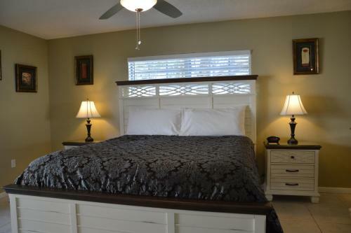 Immaculate Englewood Condo 1st Flr