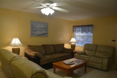 Immaculate Englewood Condo 1st Flr