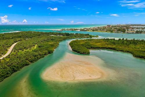 Bright Haven With Pool, Steps To Secluded Beach