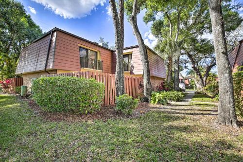 Beachy Fort Myers Townhome About 10 Mi To Ocean!