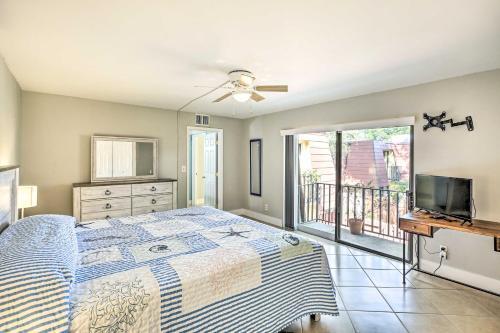 Beachy Fort Myers Townhome About 10 Mi To Ocean!