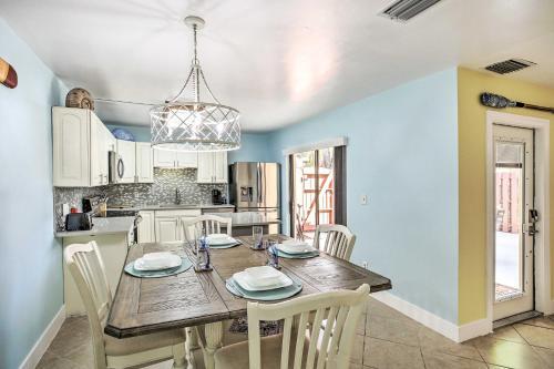 Beachy Fort Myers Townhome About 10 Mi To Ocean!