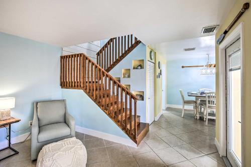 Beachy Fort Myers Townhome About 10 Mi To Ocean!