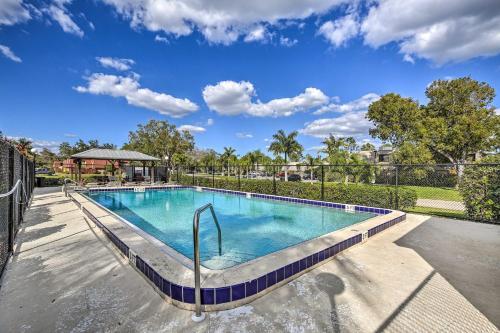 Beachy Fort Myers Townhome About 10 Mi To Ocean!