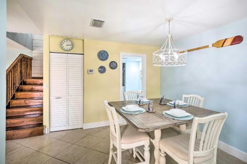 Beachy Fort Myers Townhome About 10 Mi To Ocean!