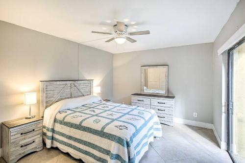 Beachy Fort Myers Townhome About 10 Mi To Ocean!
