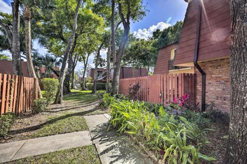 Beachy Fort Myers Townhome About 10 Mi To Ocean!