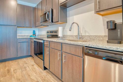 Deluxe One Bedroom Apartment