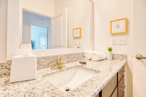 Deluxe One Bedroom Apartment
