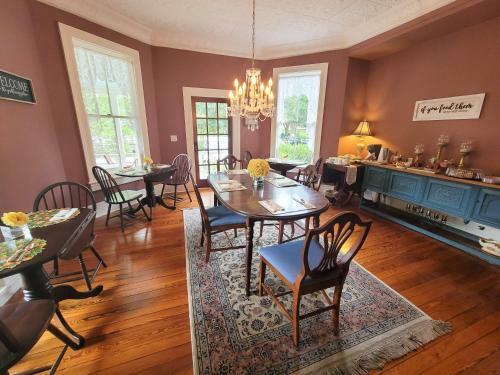 Bed & Breakfast Camellia Rose Inn - Southern Charm Room