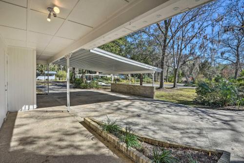 Sunny Gainesville Home Fenced Yard, Fire Pit
