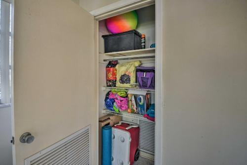 Sunny Gainesville Home Fenced Yard, Fire Pit