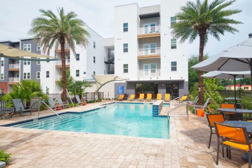 Luxe One Bedroom Apartment With Balcony