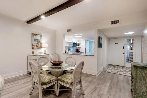 2103 Beach Wood