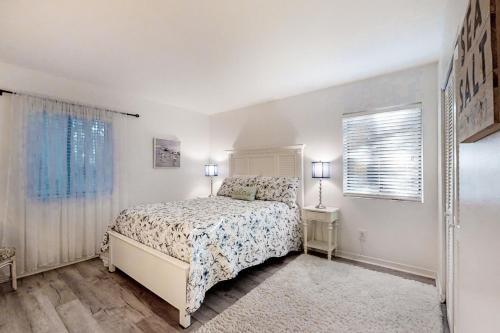 2103 Beach Wood