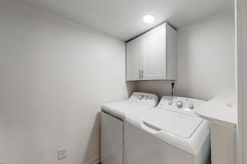 2103 Beach Wood