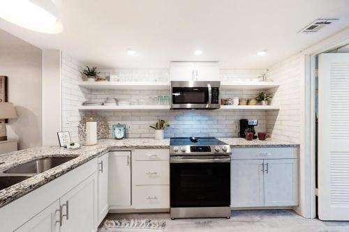 2103 Beach Wood