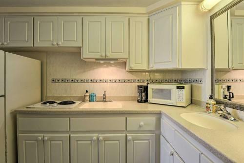 Apartamento Breezy Beachfront Studio With Resort Amenities!