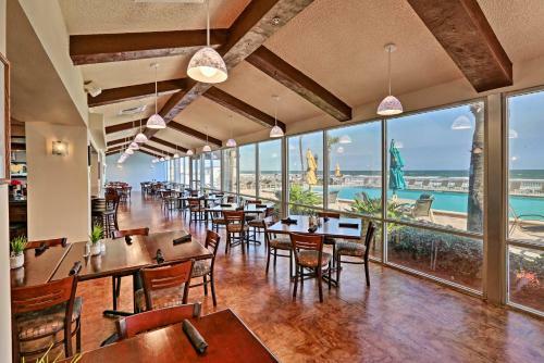 Apartamento Breezy Beachfront Studio With Resort Amenities!