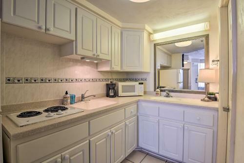 Apartamento Breezy Beachfront Studio With Resort Amenities!