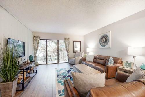 2072 Beach Wood