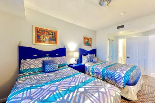 Ocean Walk 1008