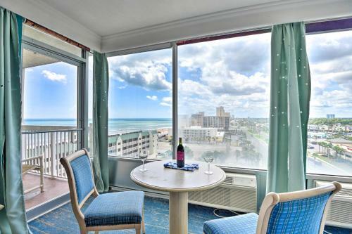 Apartamento Colorful Ocean-view Studio Steps From Beach!