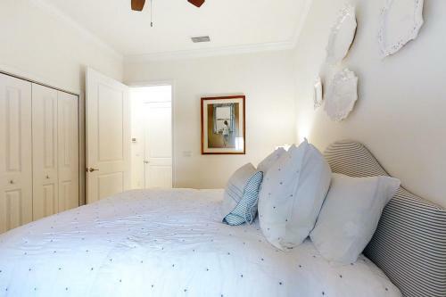 1704 Summerwoods