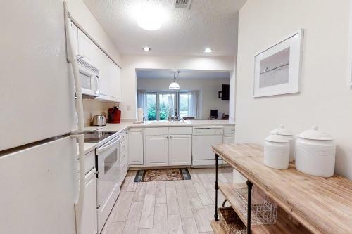 2098 Beach Wood