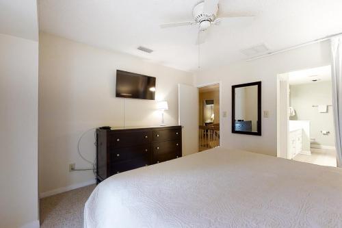 2098 Beach Wood