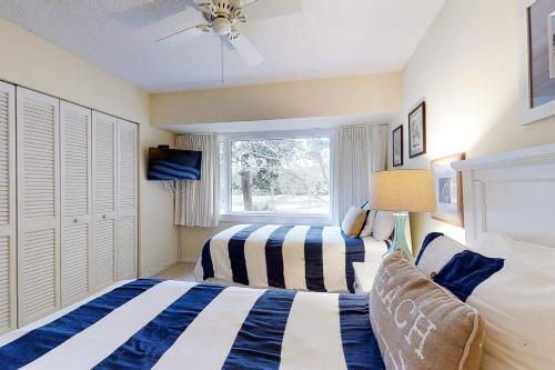2098 Beach Wood
