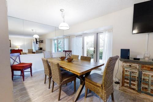 2098 Beach Wood