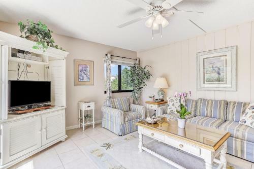 2034 Beach Wood