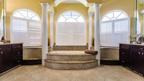 Villa Tropicana - Luxury With Pool