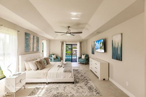 Waterfront Home With Golf Access & Heated Pool