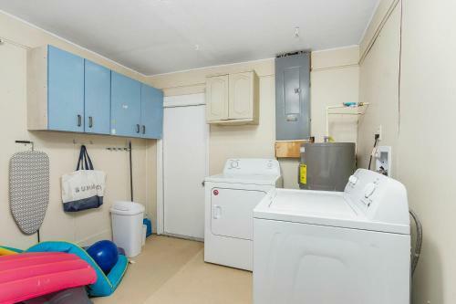 Bikini Bottom Bungalow - Heated Pool & Game Room - Roelens Vacations