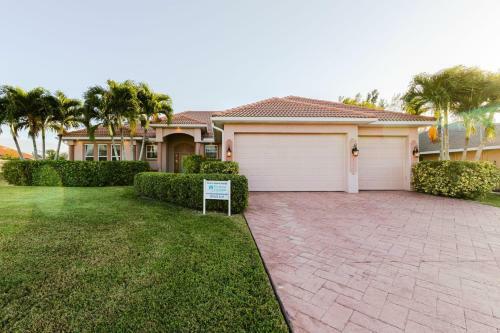 Villa Key Largo - Heated Pool & Spa, Private Beach, With Bicycles - Roelens Vacations