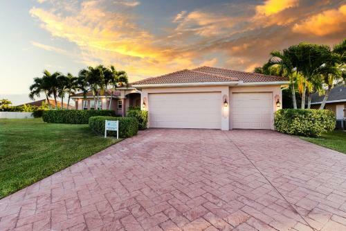 Villa Key Largo - Heated Pool & Spa, Private Beach, With Bicycles - Roelens Vacations