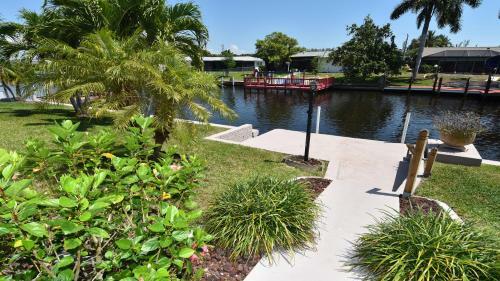 Villa Coral Sunshine - Huge Pool And Close To The River