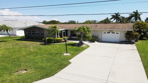 Villa Coral Sunshine - Huge Pool And Close To The River