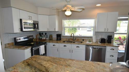 Villa Coral Sunshine - Huge Pool And Close To The River