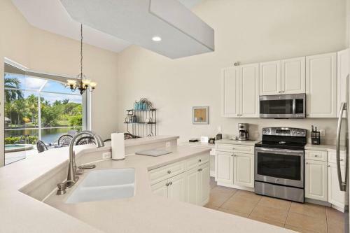 Cape Serenity- Luxury Waterfront Villa With Kayaks
