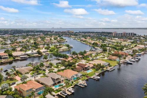 Cape Serenity- Luxury Waterfront Villa With Kayaks