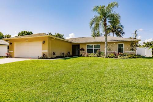Cape Coral Vacation Villa - Totally Updated
