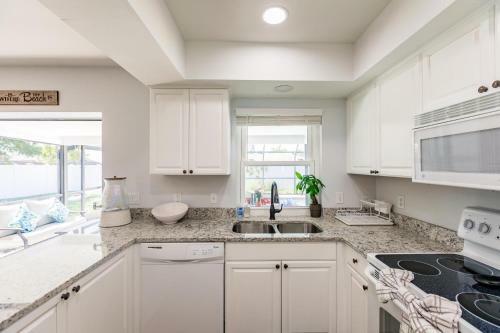 Cape Coral Vacation Villa - Totally Updated