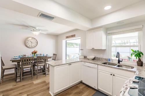 Cape Coral Vacation Villa - Totally Updated