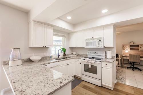 Cape Coral Vacation Villa - Totally Updated
