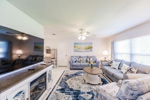 Cape Coral Vacation Villa - Totally Updated