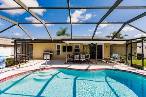 Cape Coral Vacation Villa - Totally Updated