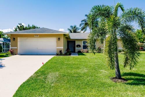 Cape Coral Vacation Villa - Totally Updated